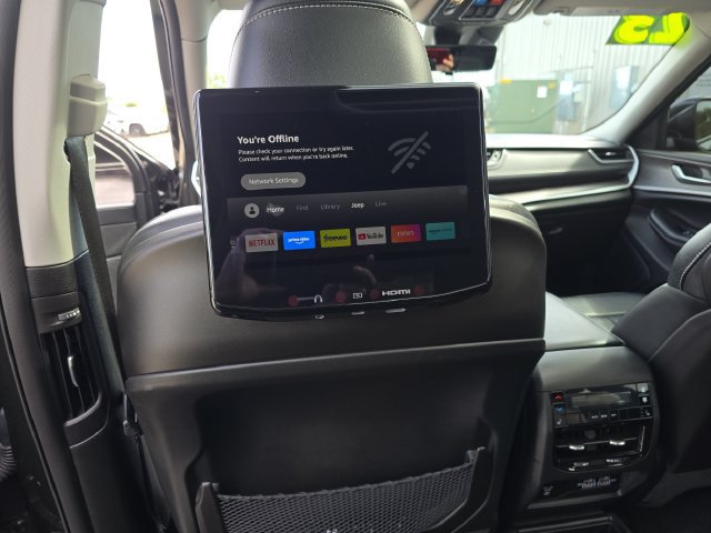 Used 2023 Jeep Grand Cherokee L Limited w/ Luxury Tech Group II AWD/4WD image 31