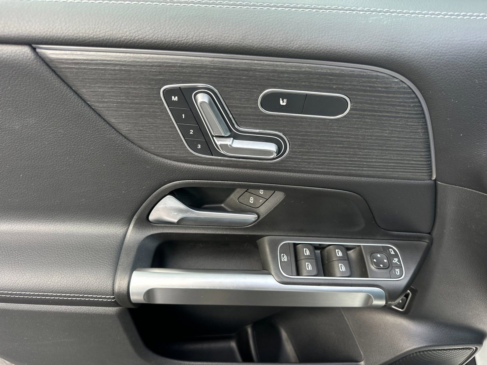 Certified 2025 Mercedes-Benz GLB 250 4MATIC image 11