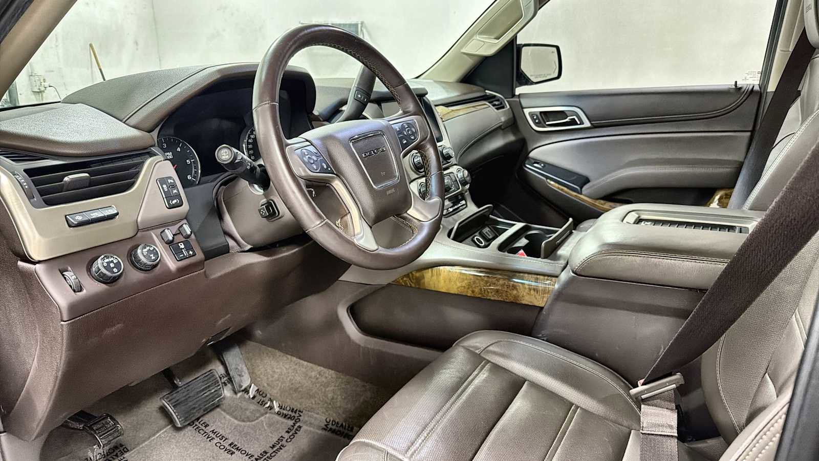 Used 2017 GMC Yukon Denali AWD/4WD image 12