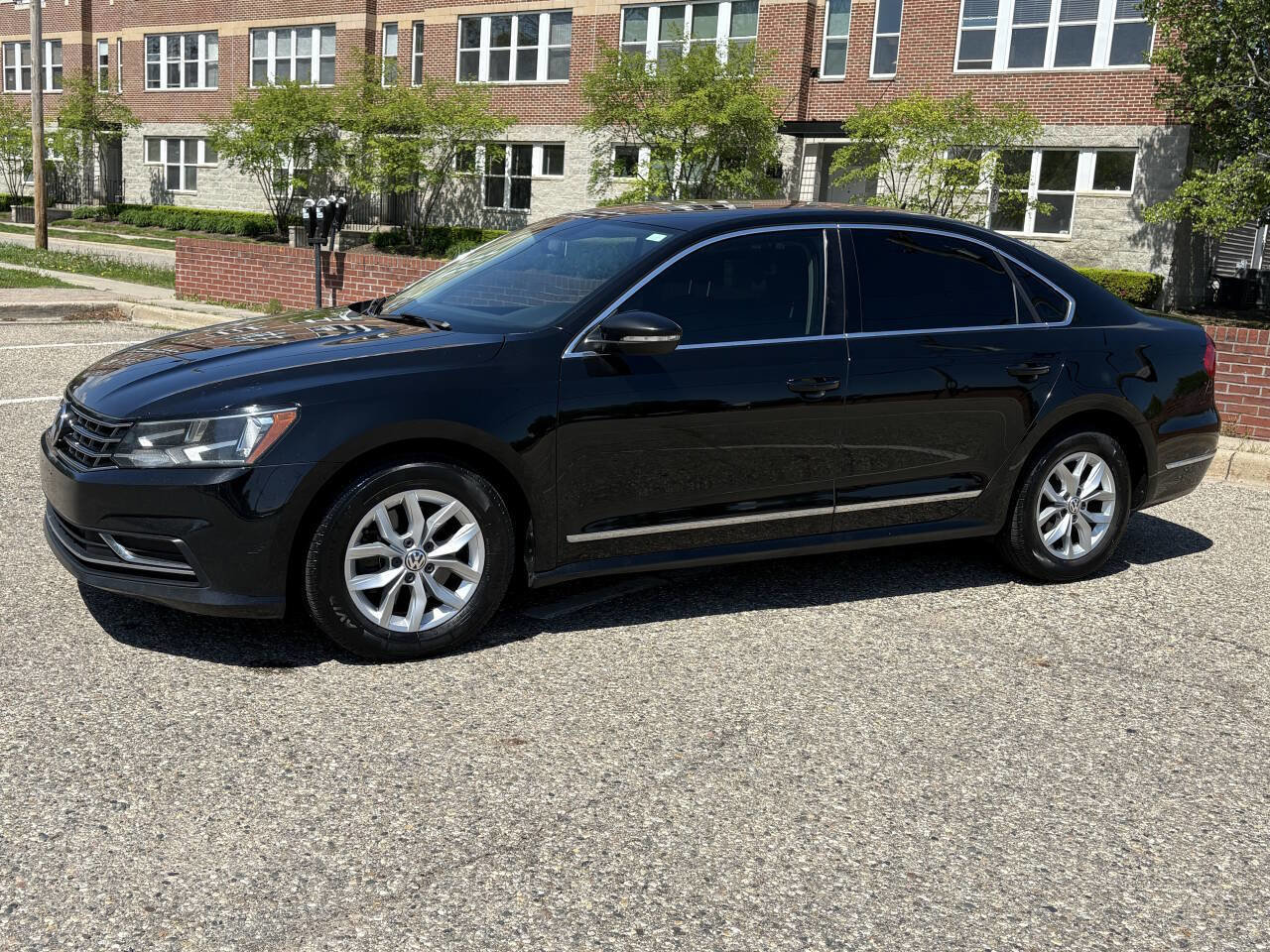 Used 2016 Volkswagen Passat 1.8T S image 9