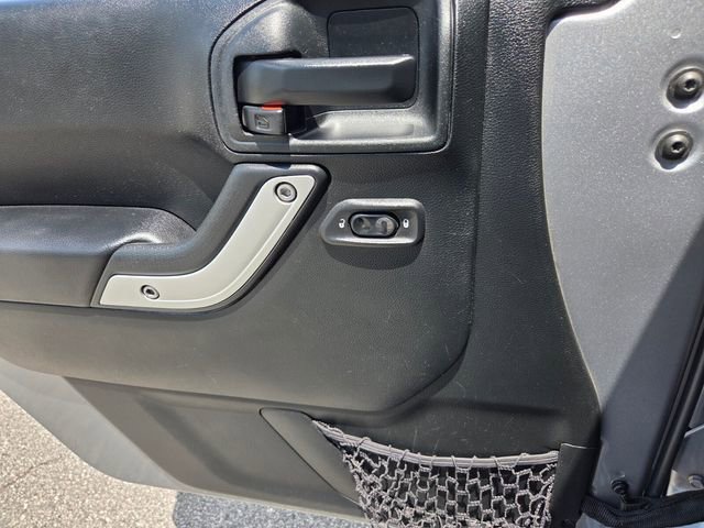 Used 2018 Jeep Wrangler Sahara w/ Connectivity Group AWD/4WD image 21