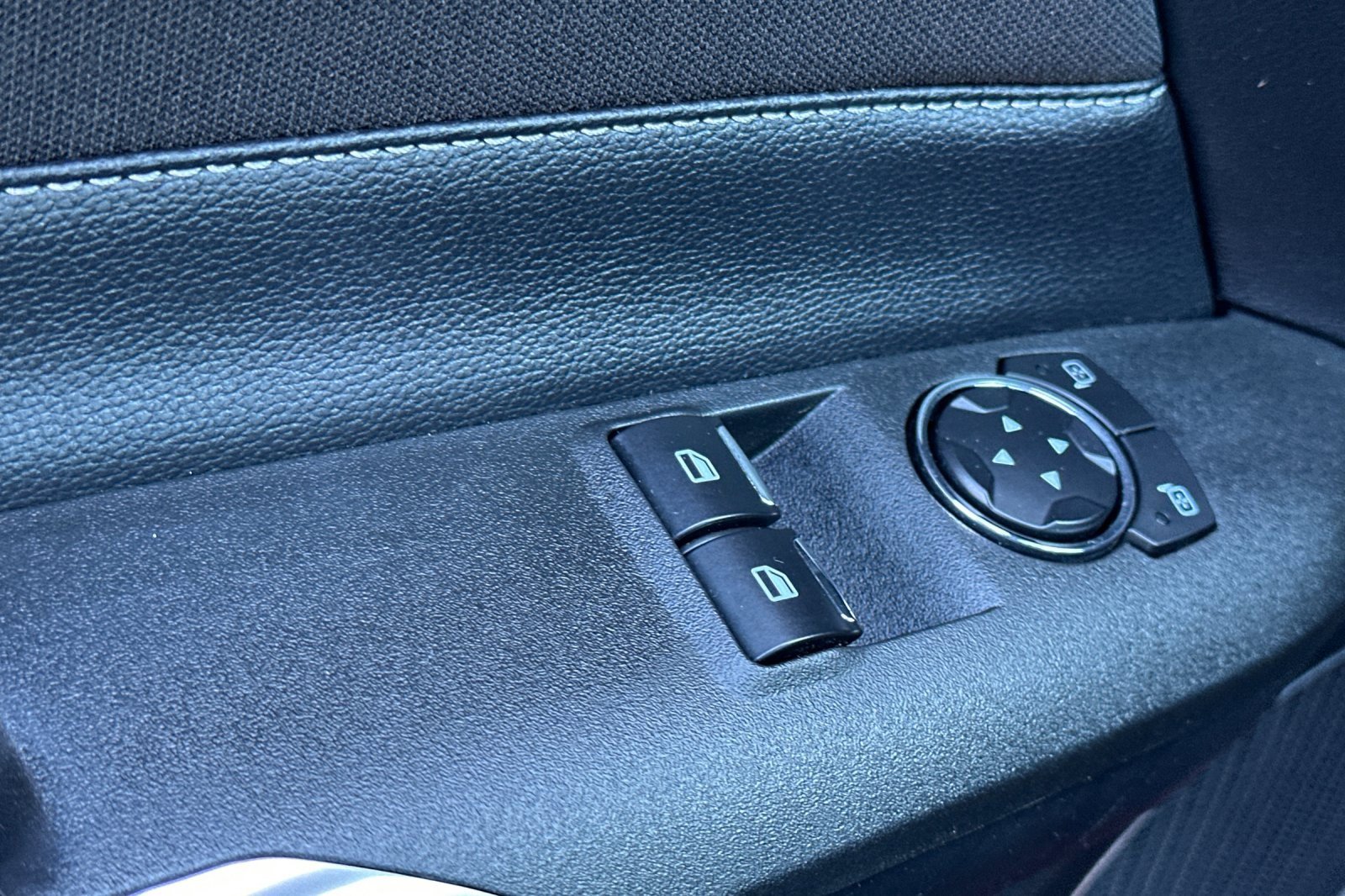 Used 2018 Ford Mustang EcoBoost image 11