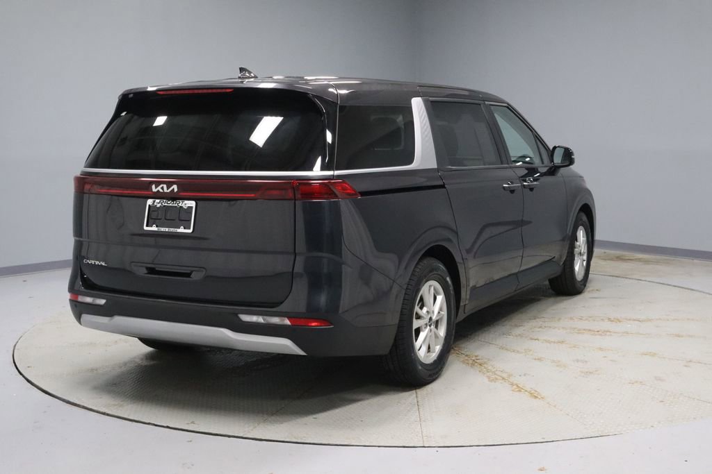 Used 2024 Kia Carnival LX FWD image 12