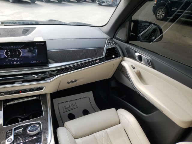 Used 2025 BMW X5 M60i AWD/4WD image 13