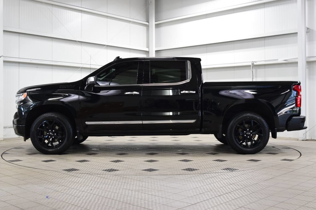 Used 2024 Chevrolet Silverado 1500 High Country w/ Technology Package AWD/4WD image 4