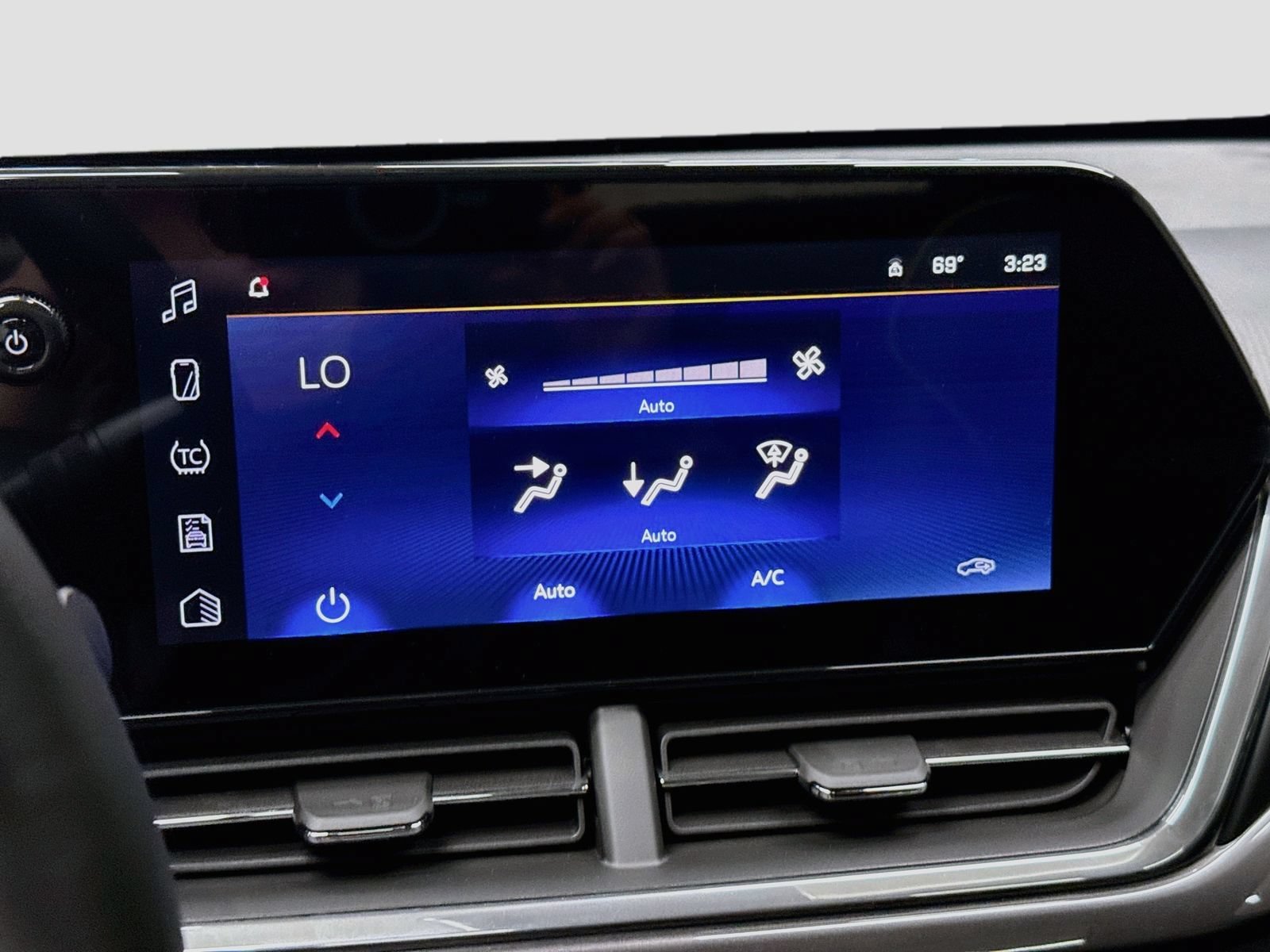 New 2026 Chevrolet Trax ACTIV w/ Sunroof Package FWD image 19
