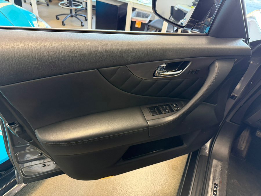 Used 2016 INFINITI QX70 2WD w/ Premium Package image 25