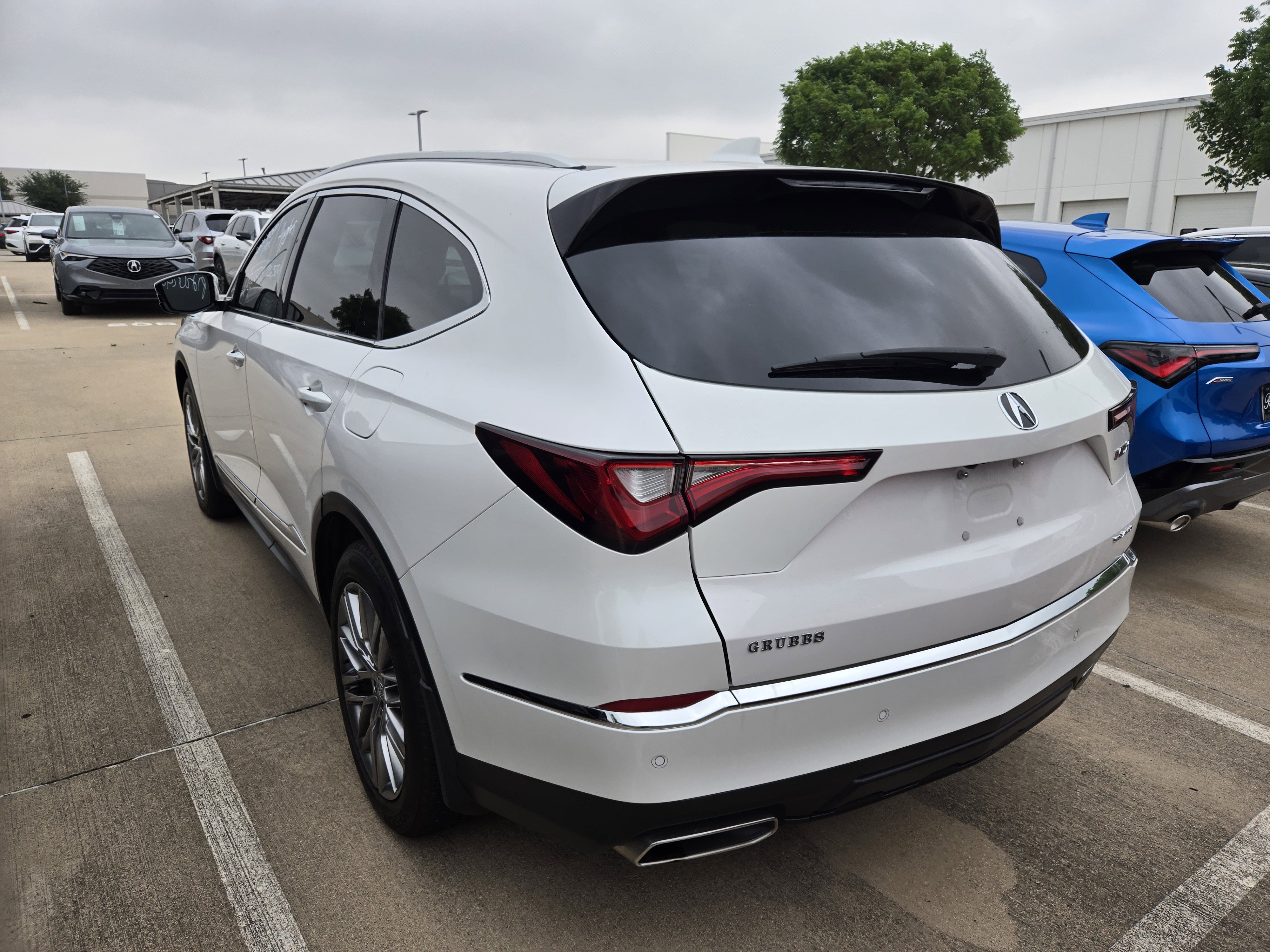 Used 2024 Acura MDX SH-AWD w/ Advance Package image 4