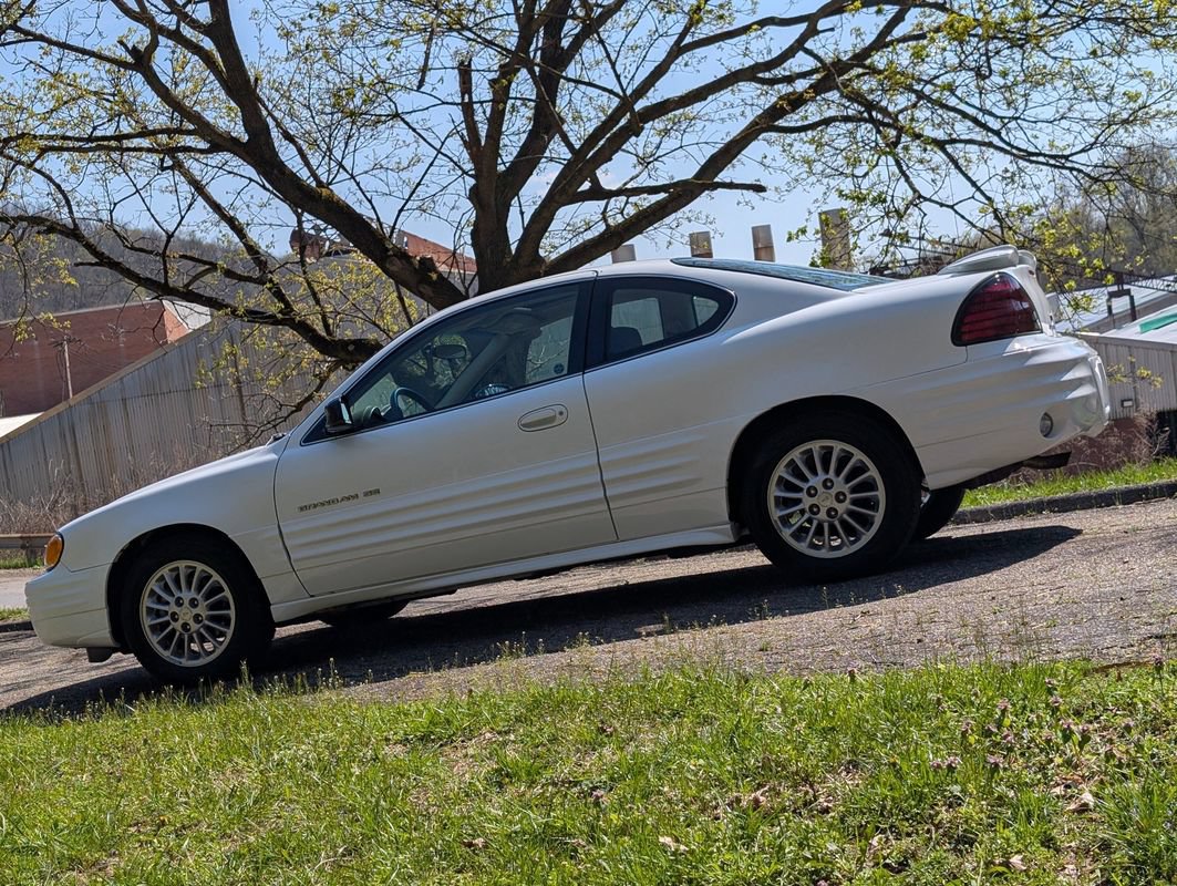 Used 2001 Pontiac Grand Am SE w/ Solid Value Appearance Pkg FWD image 25