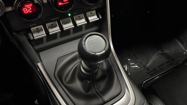 Used 2025 Toyota GR86 Premium w/ ALL Weather Mat Package (TMS) image 18