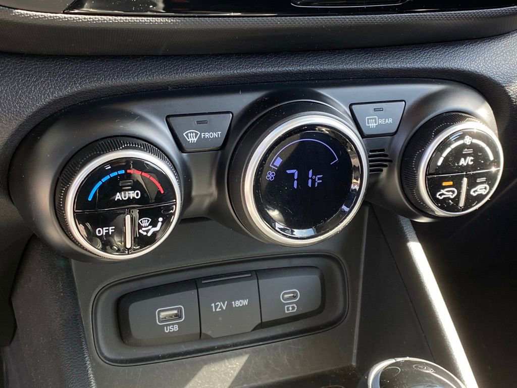 Used 2024 Hyundai Venue SEL image 17