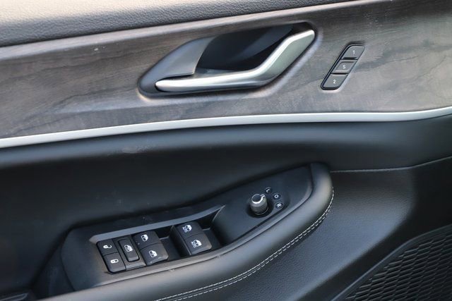 New 2025 Jeep Grand Cherokee Limited w/ Luxury Tech Group II AWD/4WD image 15