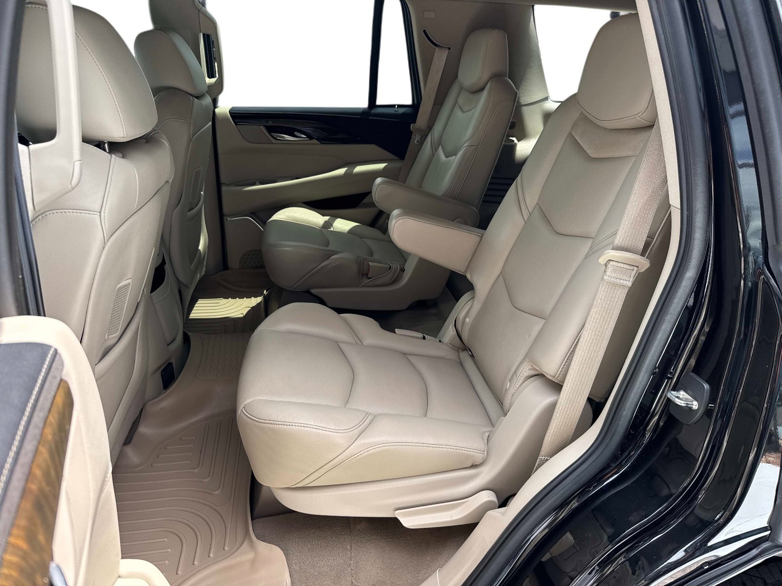 Used 2018 Cadillac Escalade Premium Luxury w/ LPO, Radiant Package RWD image 14