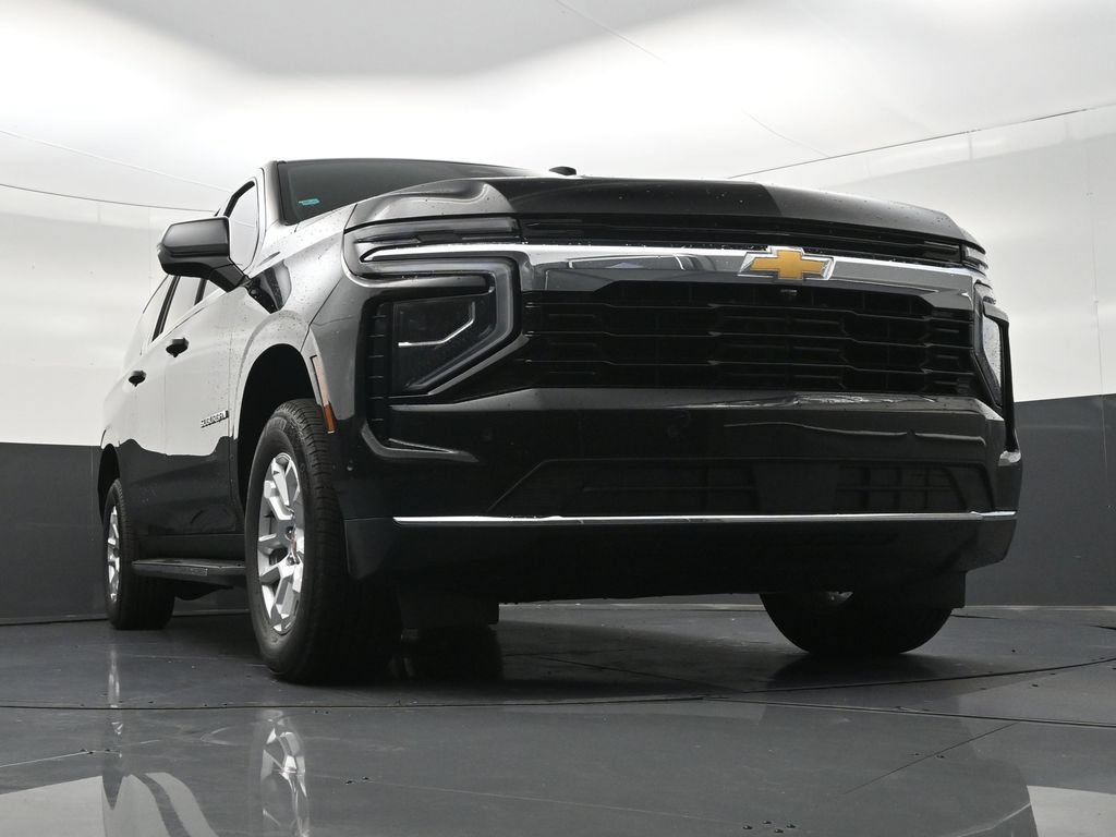 Used 2025 Chevrolet Suburban LS RWD image 31