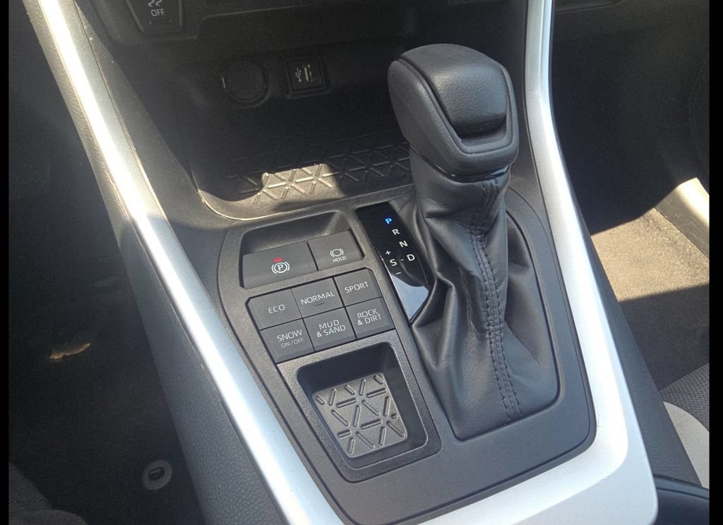 Used 2024 Toyota RAV4 XLE AWD/4WD image 18