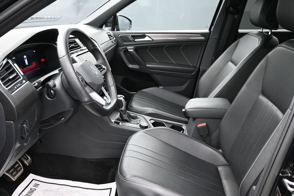 Used 2024 Volkswagen Tiguan SE R-Line AWD/4WD image 11