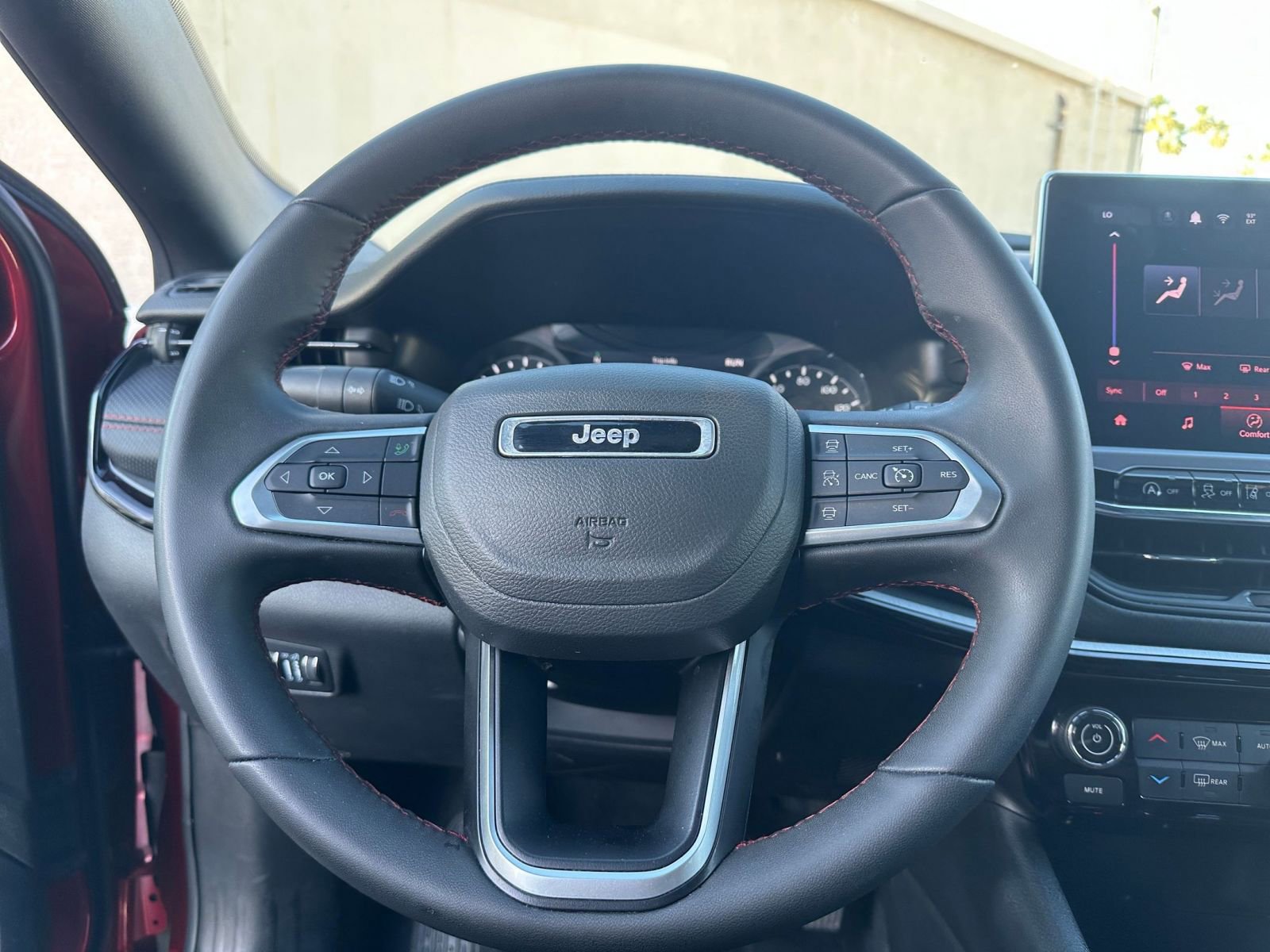 Used 2025 Jeep Compass Trailhawk AWD/4WD image 27