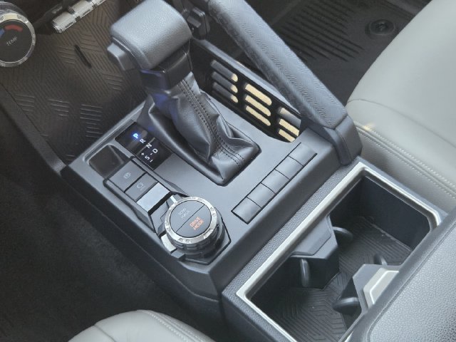 Used 2025 Toyota 4Runner SR5 AWD/4WD image 18