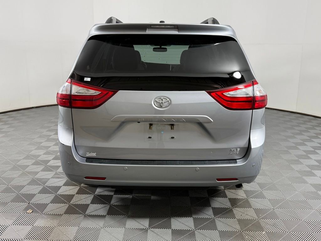 Used 2017 Toyota Sienna XLE image 10