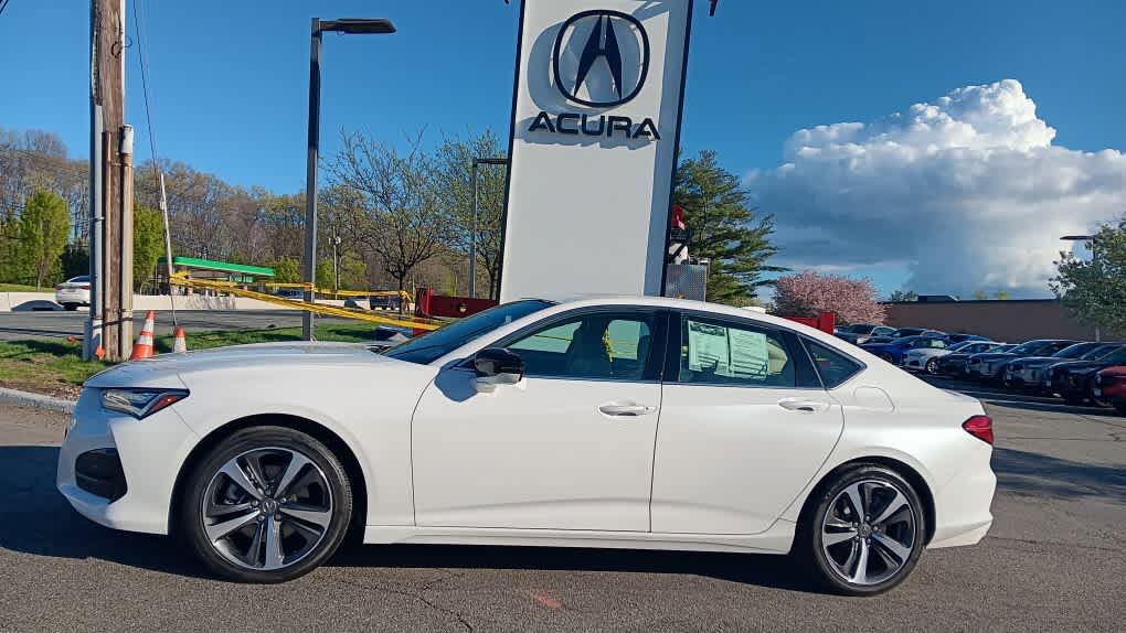 Used 2025 Acura TLX w/ Technology Package image 2
