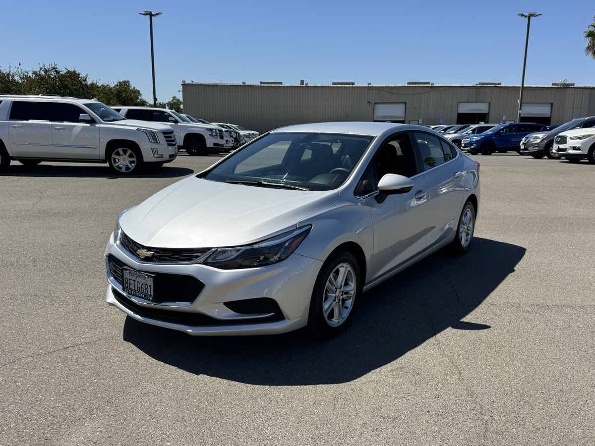 Used 2018 Chevrolet Cruze LT w/ LT Fleet Convenience Package FWD image 5