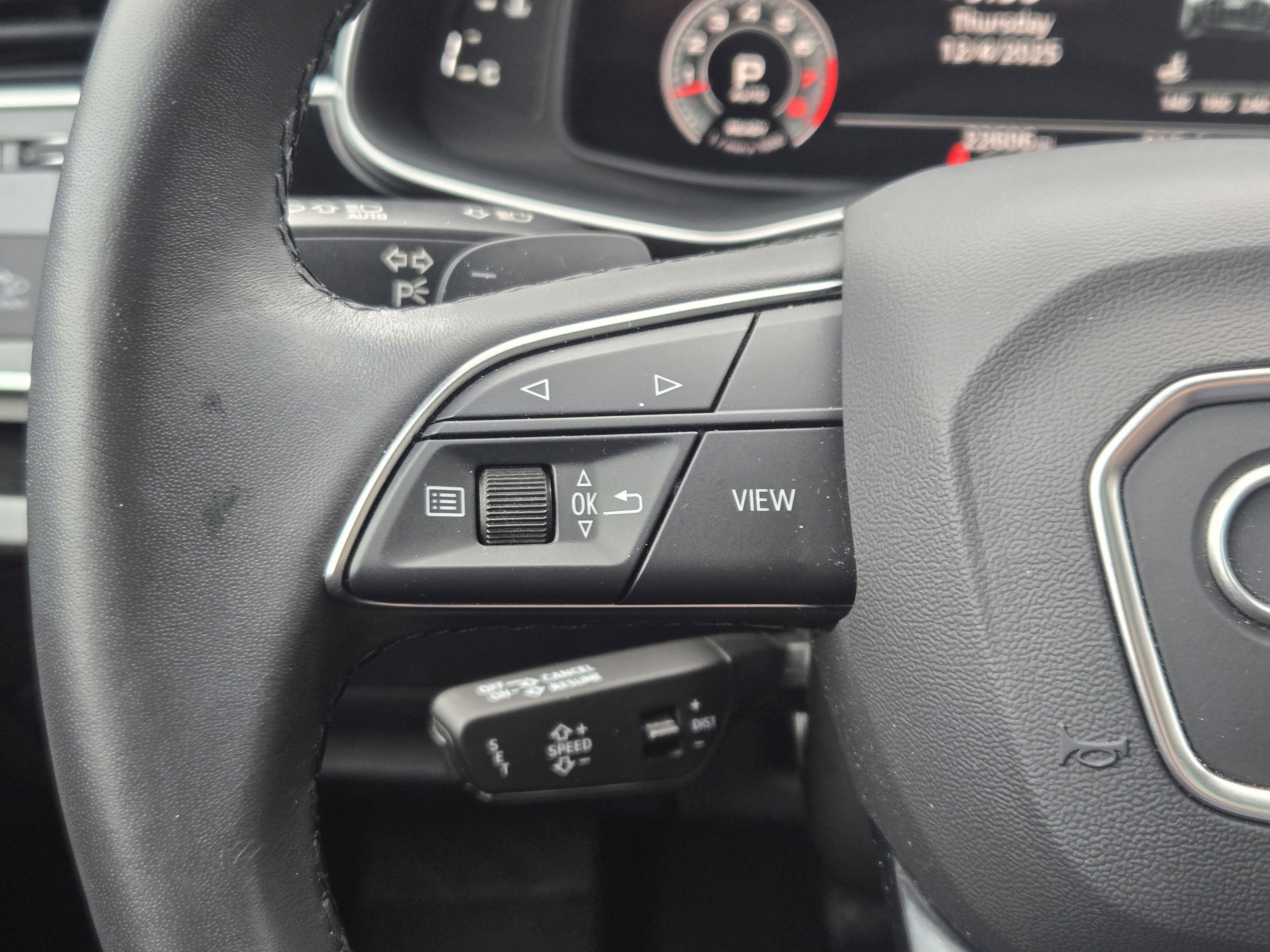 Used 2023 Audi Q8 Premium image 26