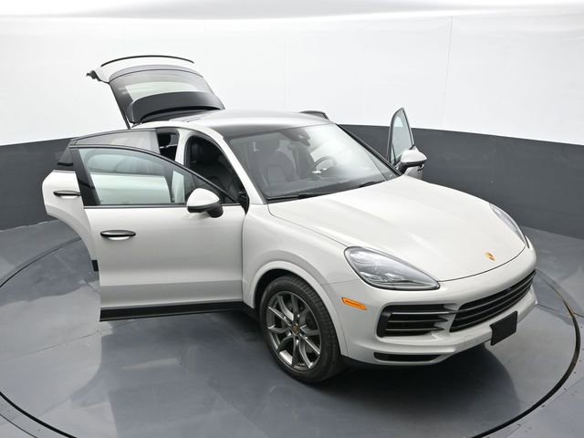 Certified 2022 Porsche Cayenne S AWD/4WD image 33