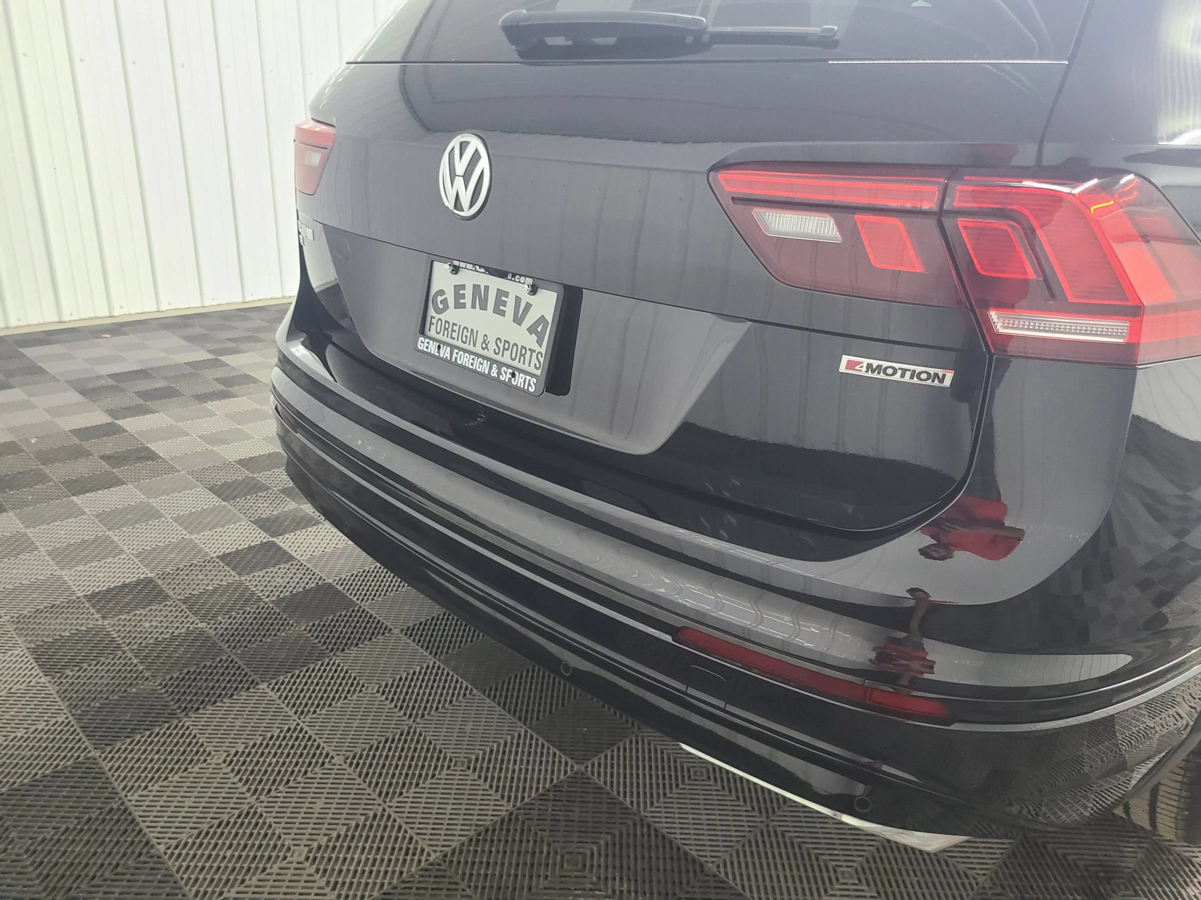 Used 2021 Volkswagen Tiguan SE R-Line AWD/4WD image 19