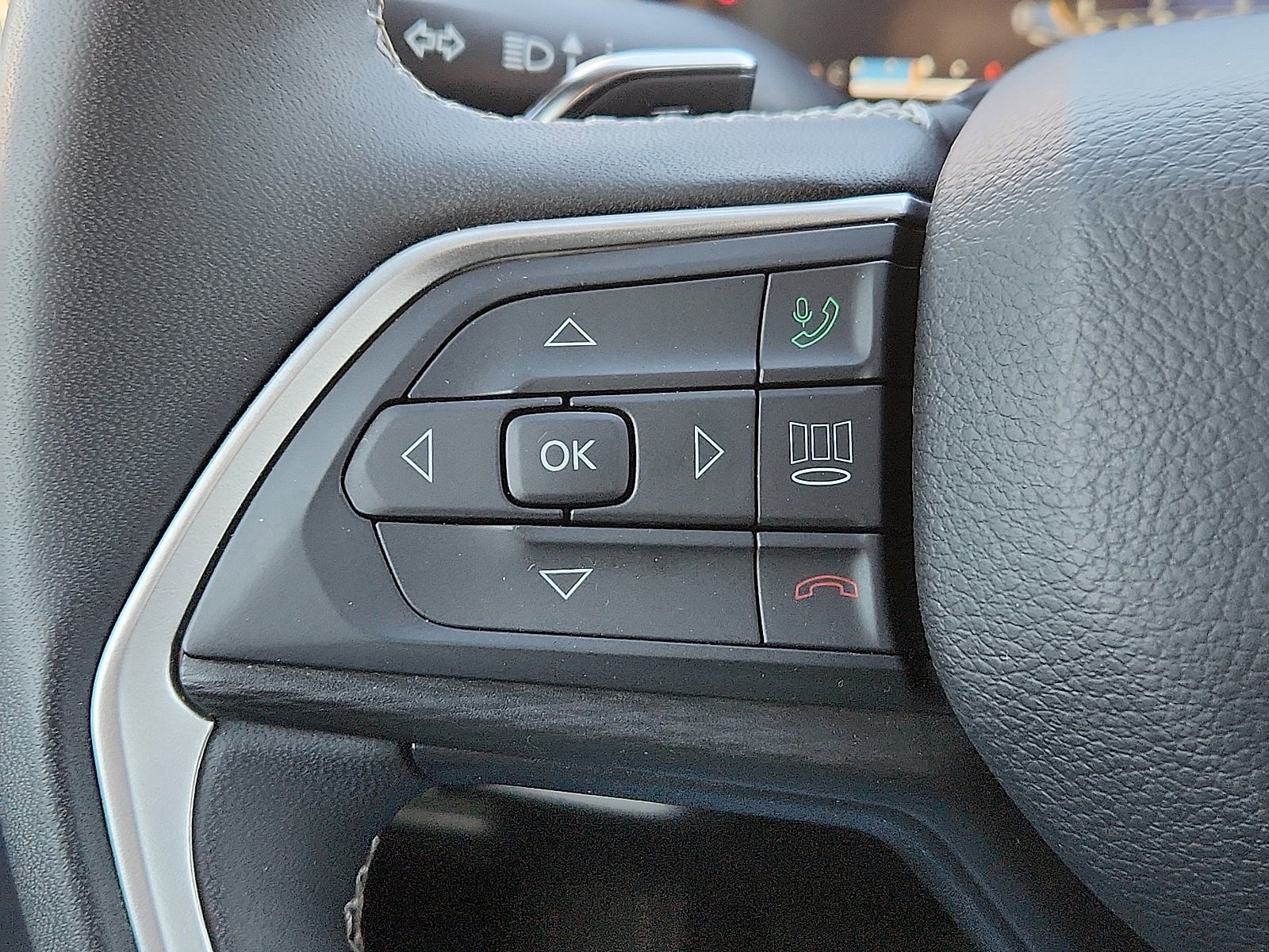 Used 2024 Jeep Grand Cherokee L Laredo image 14