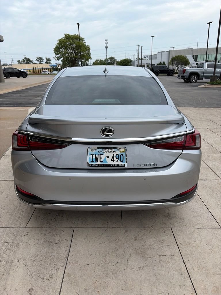 Used 2024 Lexus ES 300h Ultra Luxury w/ Accessory Package (Z2) FWD image 10