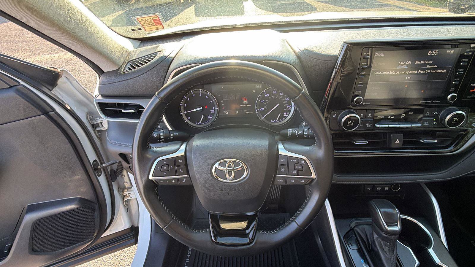 Used 2020 Toyota Highlander XLE image 25