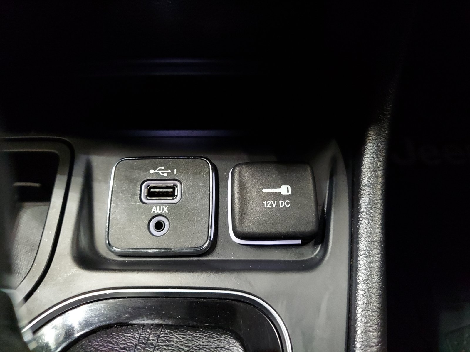 Used 2020 Jeep Cherokee Latitude Plus FWD image 21