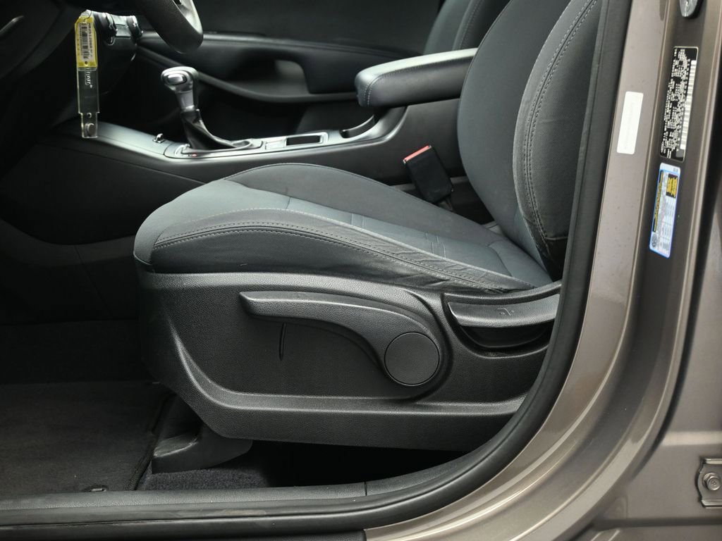 Used 2019 Kia Sorento LX image 11