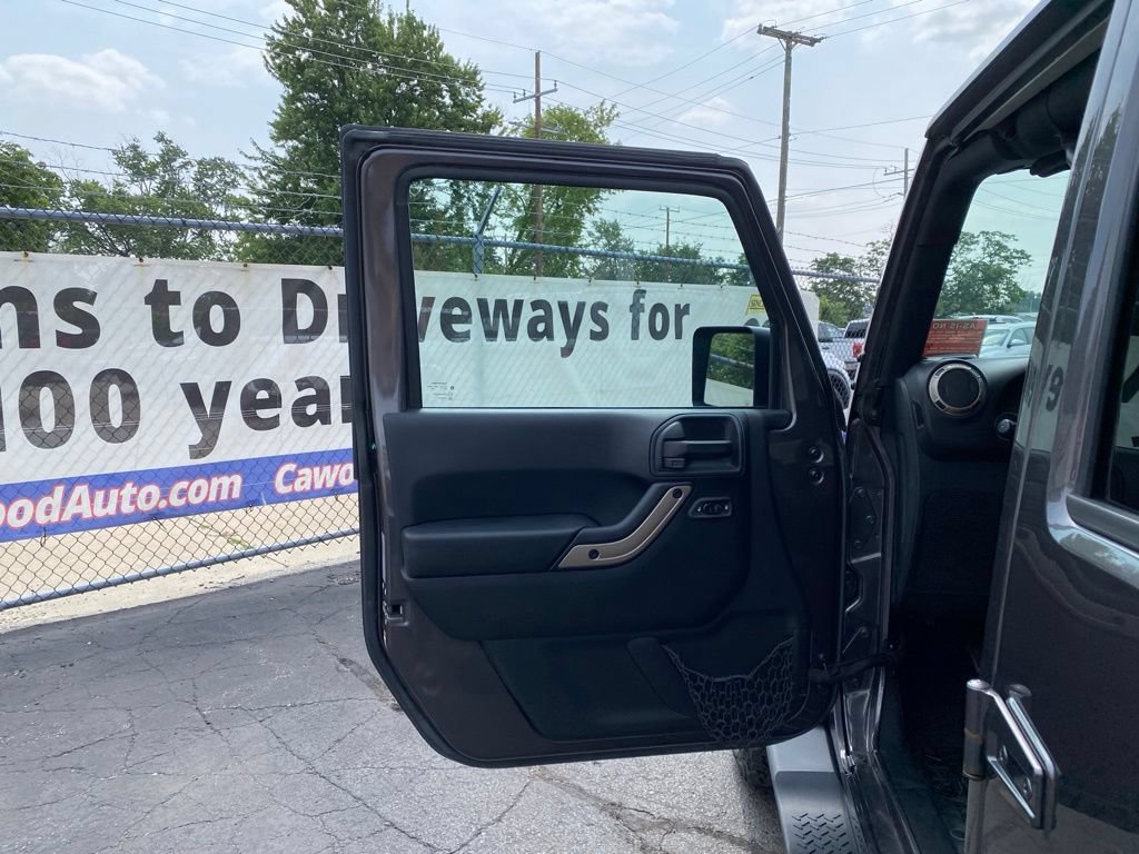 Used 2016 Jeep Wrangler Unlimited Sahara AWD/4WD image 11