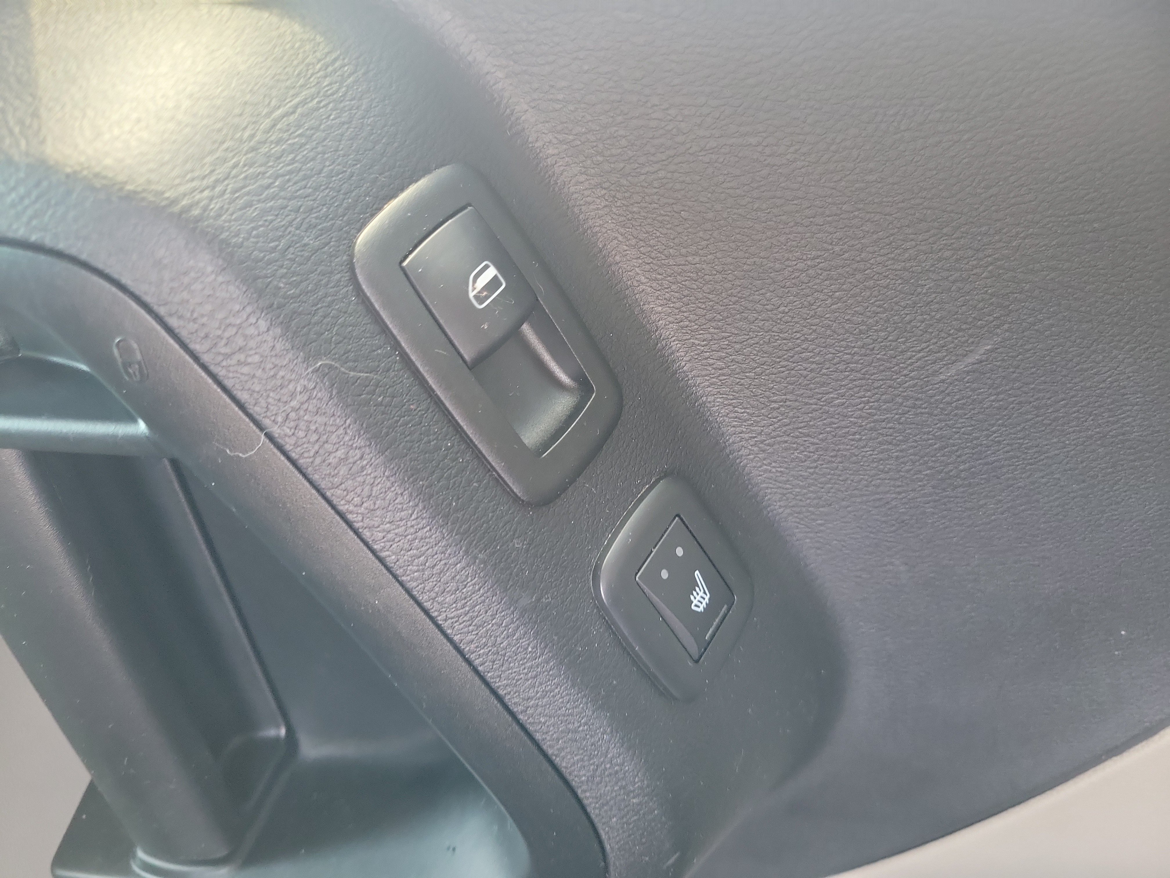 Used 2015 Chrysler Town & Country Touring-L w/ Driver Convenience Group FWD image 15