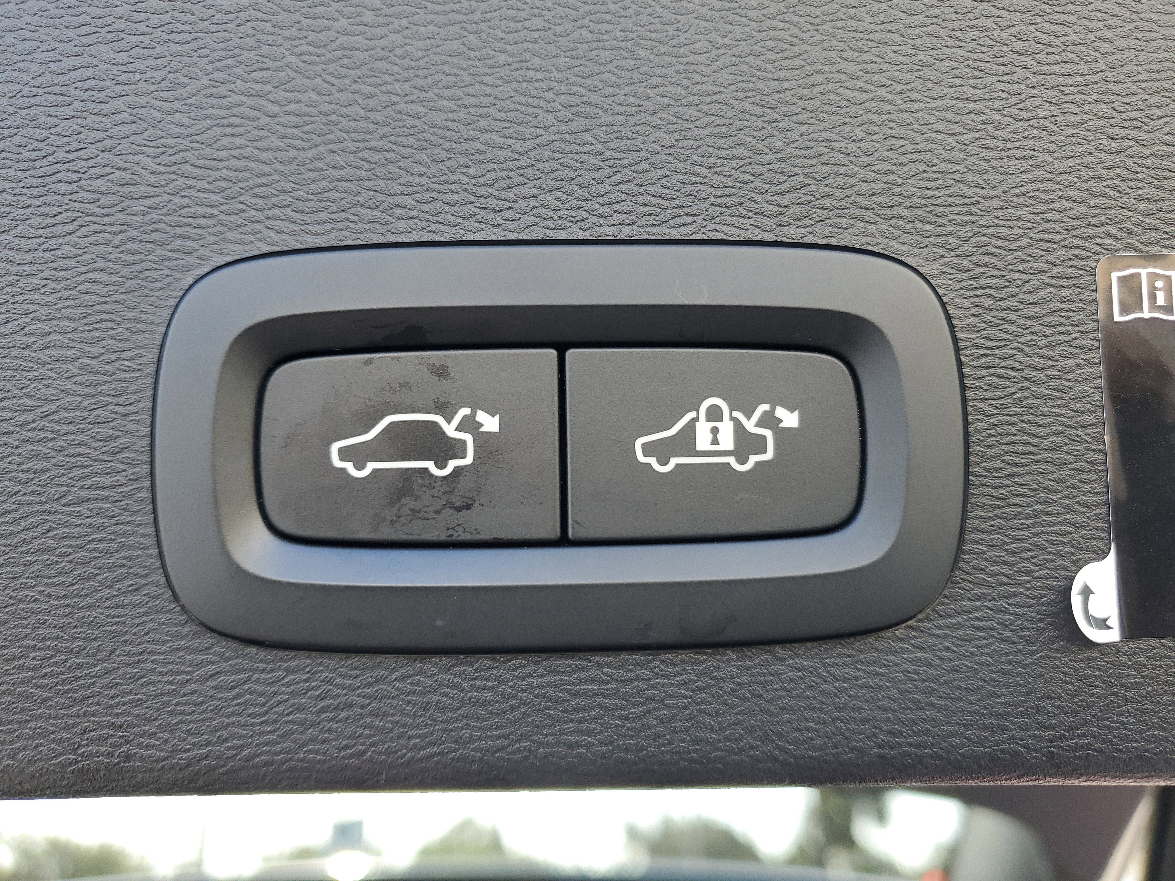 Used 2019 Volvo XC40 T5 Inscription image 9