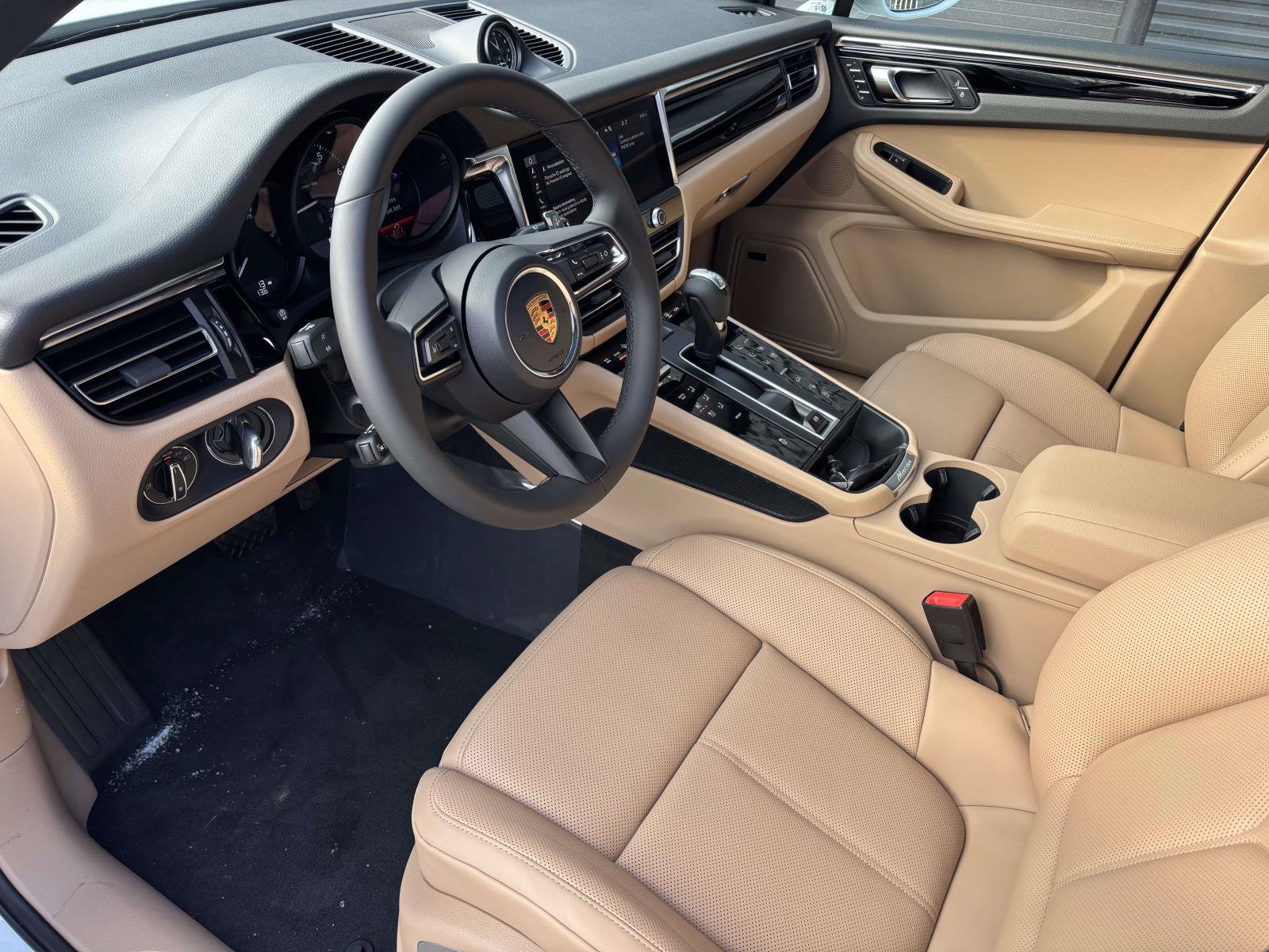 New 2026 Porsche Macan AWD/4WD image 4