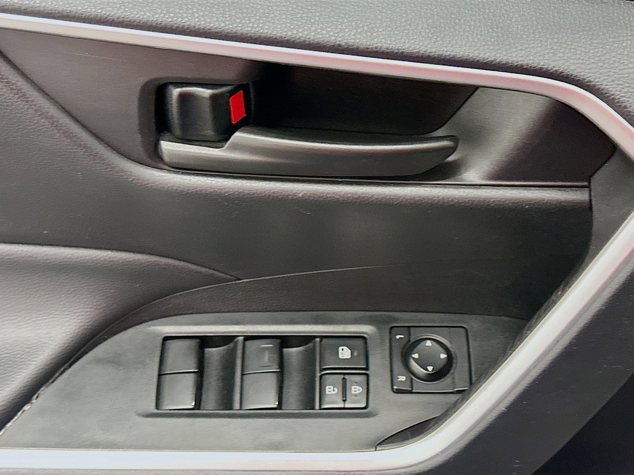 Used 2024 Toyota RAV4 LE image 15