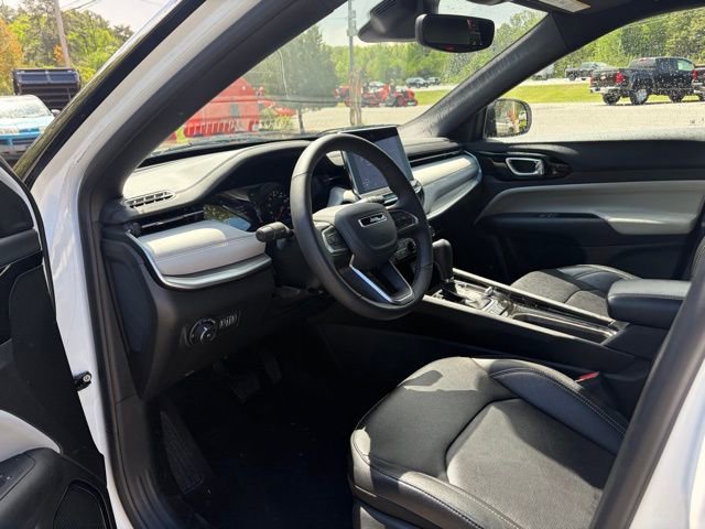 Used 2025 Jeep Compass Limited image 8