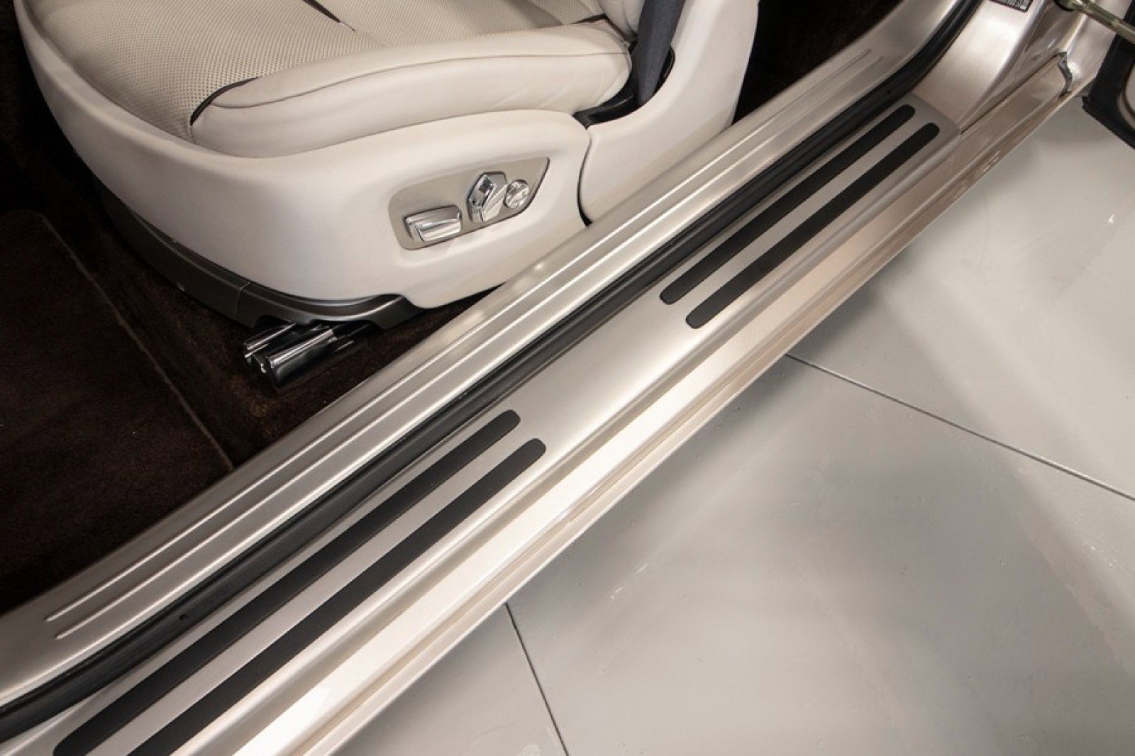 Used 2019 Rolls-Royce Dawn image 36