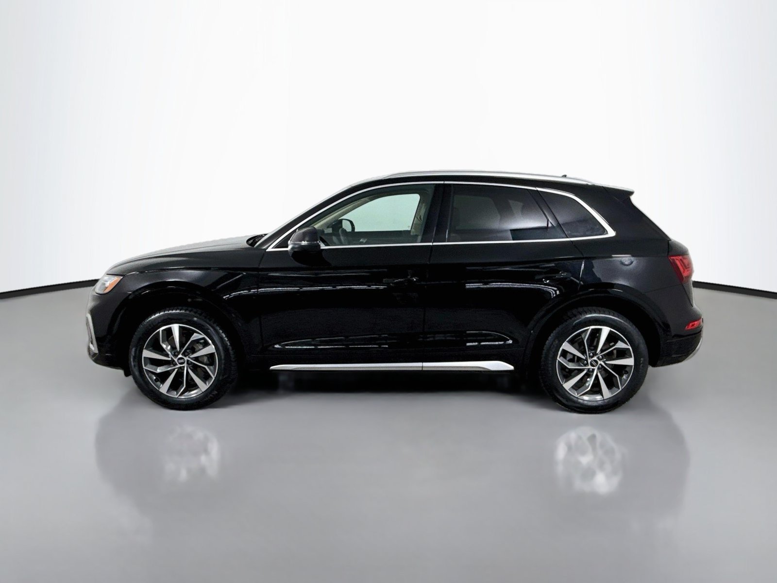 Used 2024 Audi Q5 2.0T Premium w/ Convenience Package AWD/4WD image 2