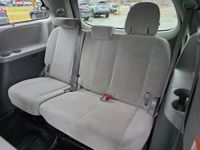 Used 2017 Toyota Sienna LE image 18