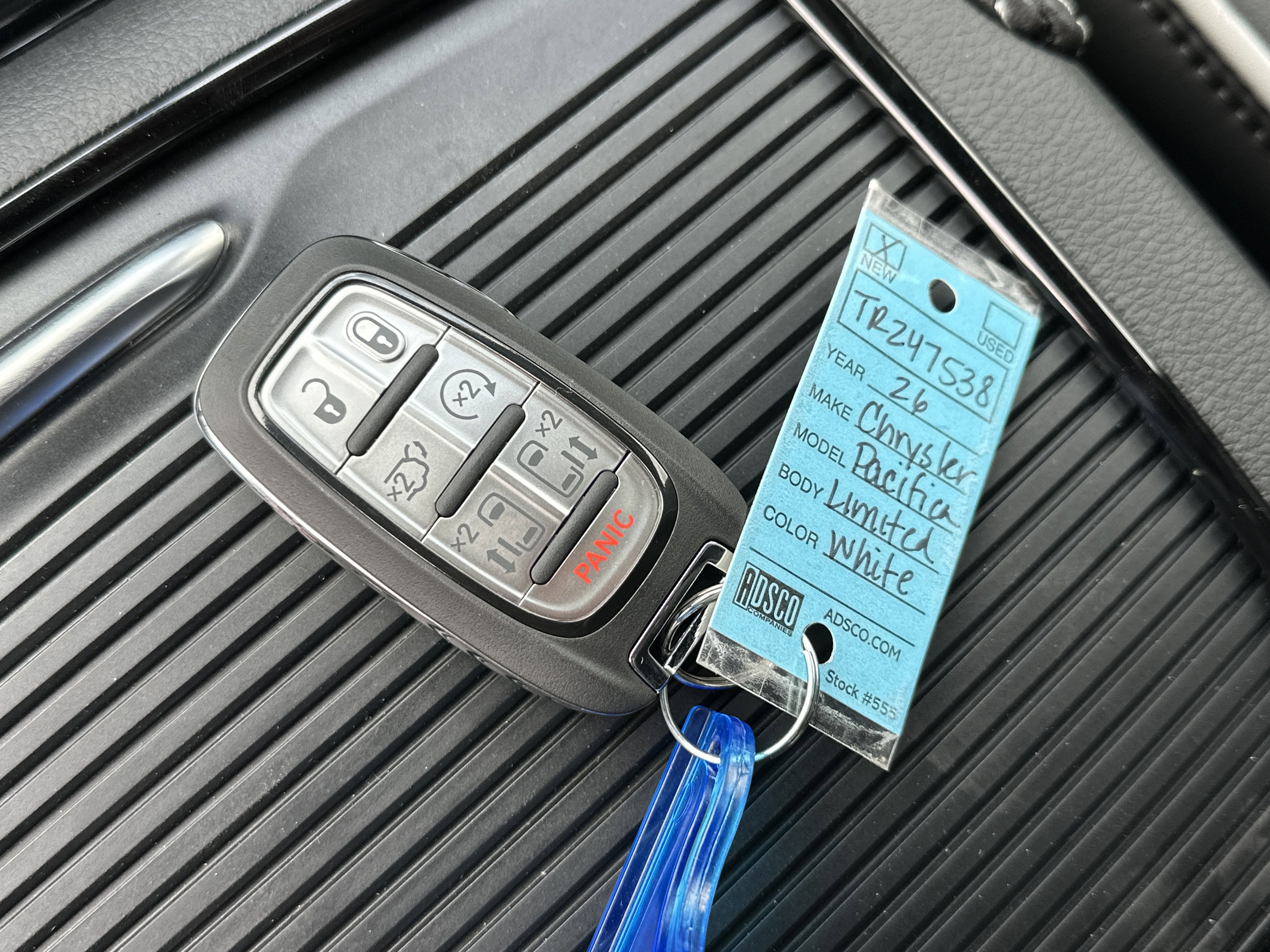 New 2026 Chrysler Pacifica Limited w/ S Appearance Package FWD image 3