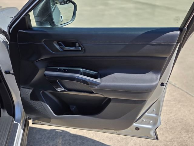 Used 2024 Nissan Pathfinder S image 14