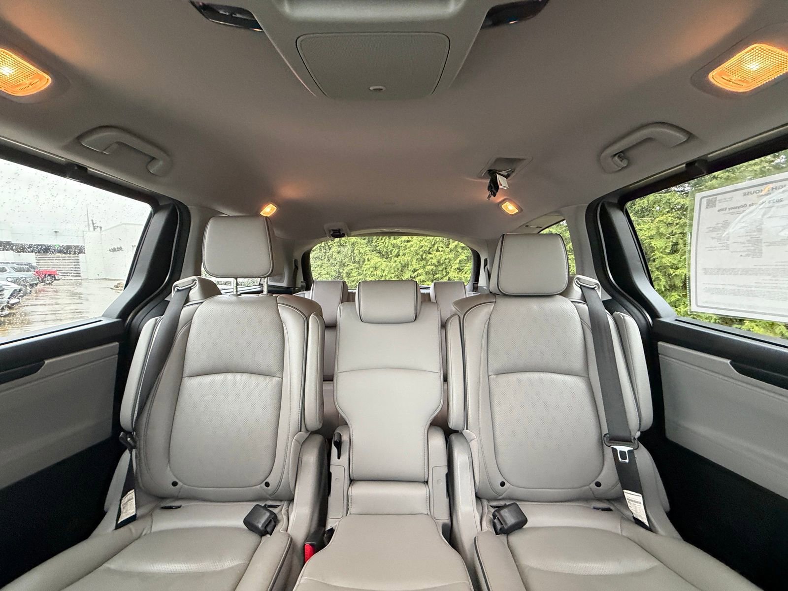 Used 2023 Honda Odyssey Elite image 3