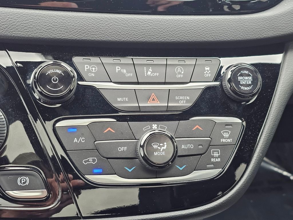 Used 2020 Chrysler Pacifica Touring-L Plus w/ Advanced Safetytec Group image 34