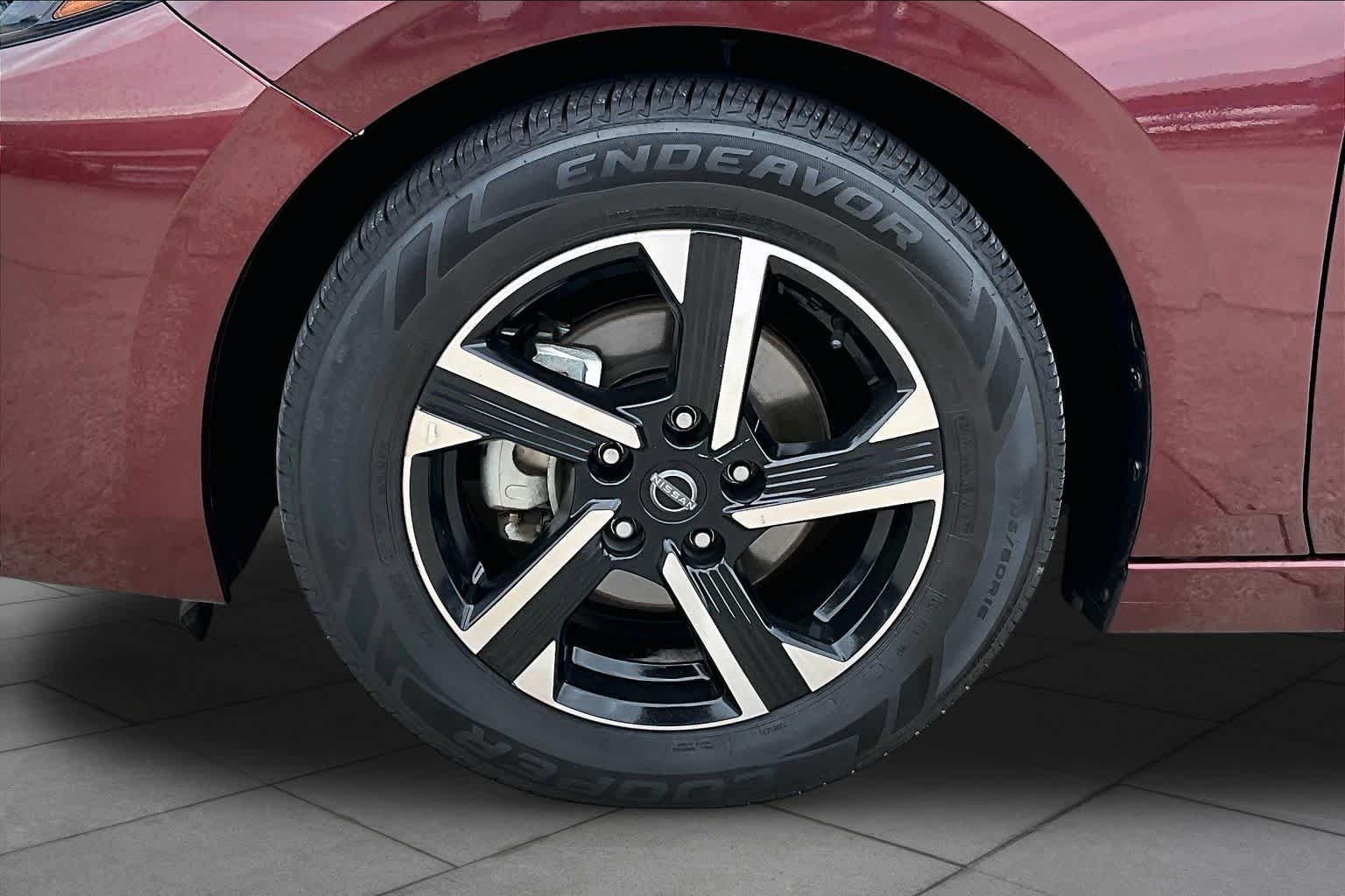 Used 2024 Nissan Sentra SV FWD image 11