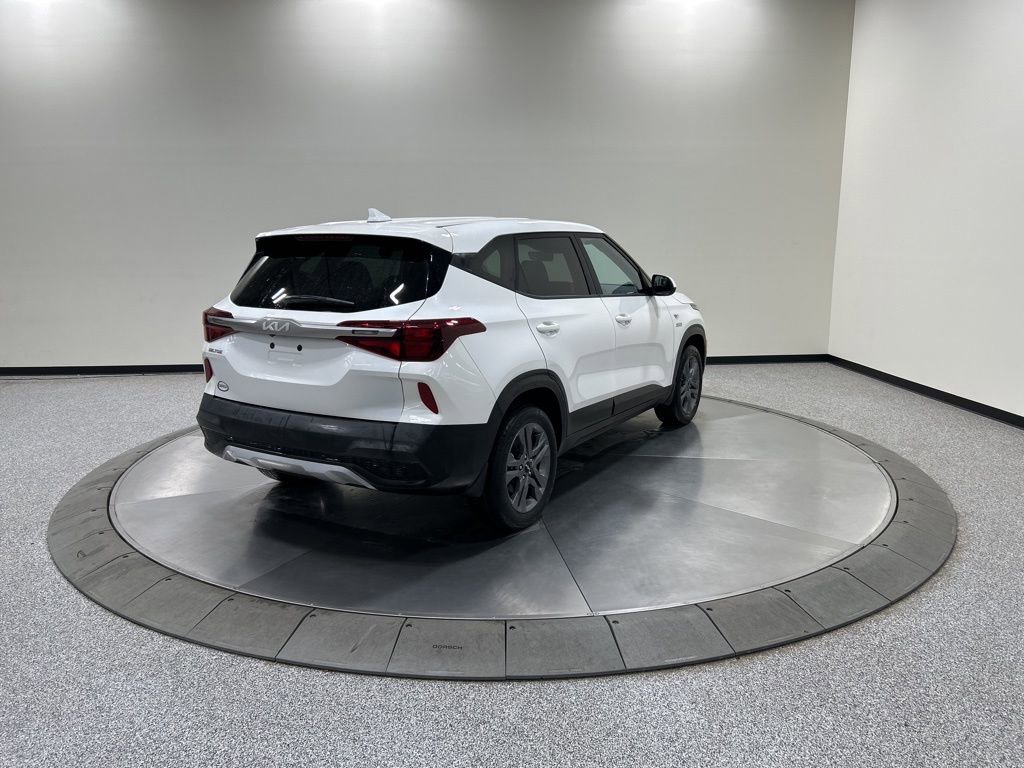 Used 2023 Kia Seltos LX AWD/4WD image 7
