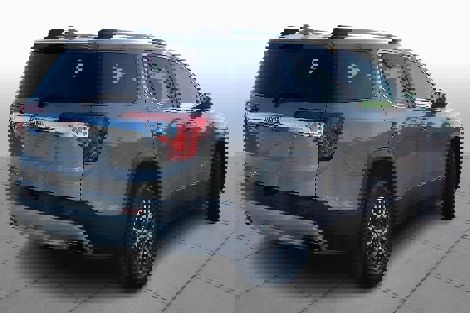 Used 2023 GMC Acadia SLE w/ Driver Convenience Package image 13