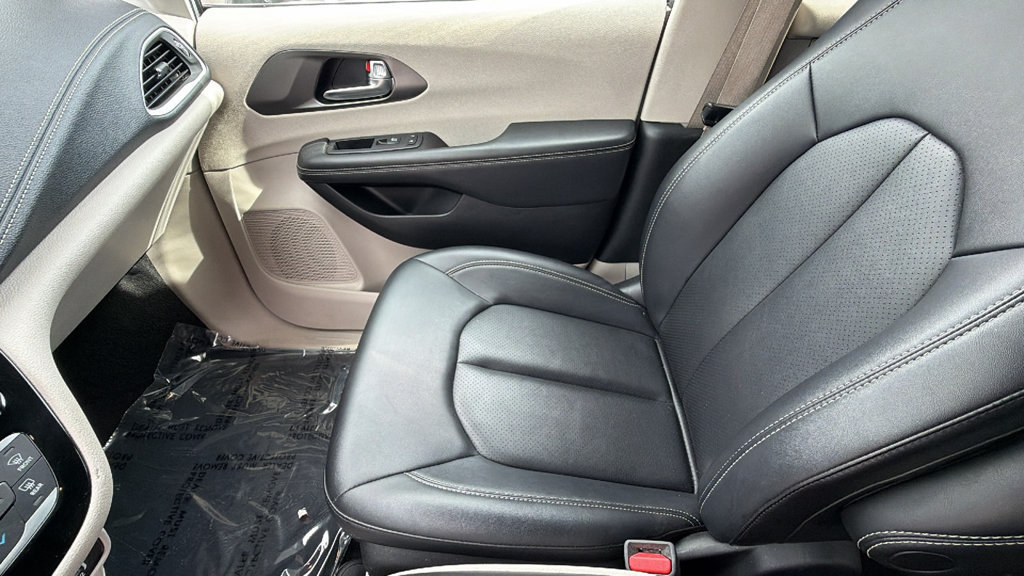 Used 2024 Chrysler Pacifica Limited FWD image 12
